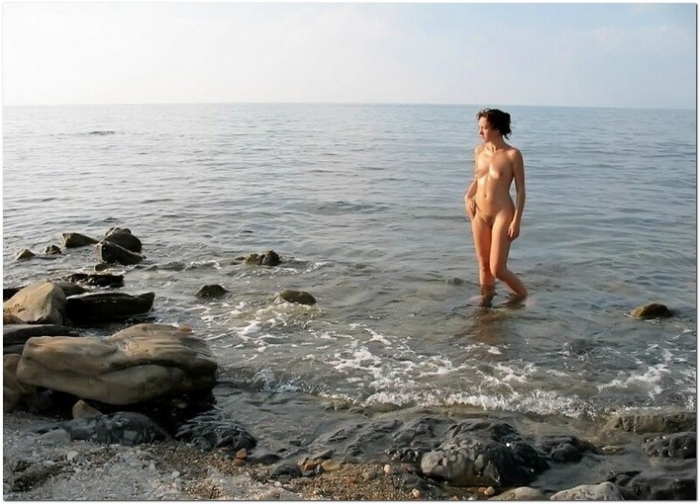 голая на пляже