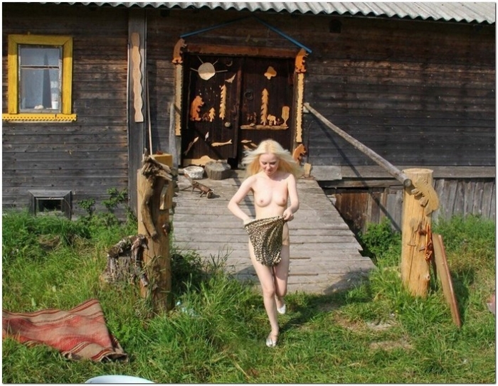 голая в деревне