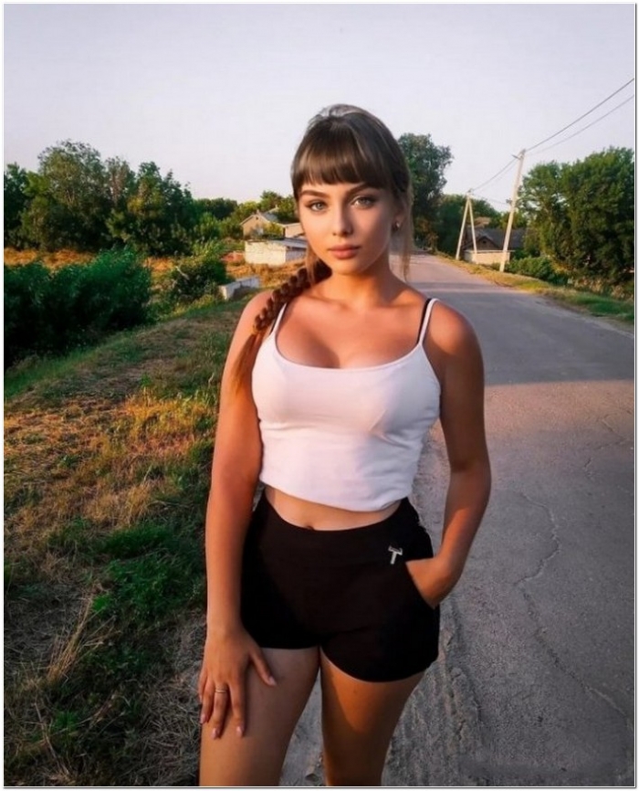 симпатичная девушка