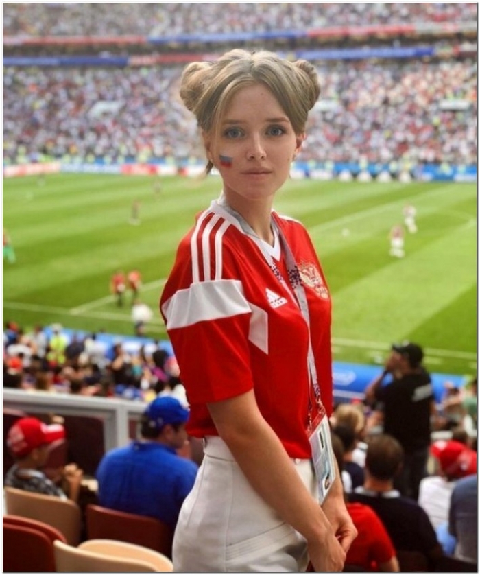 симпатичная девушка