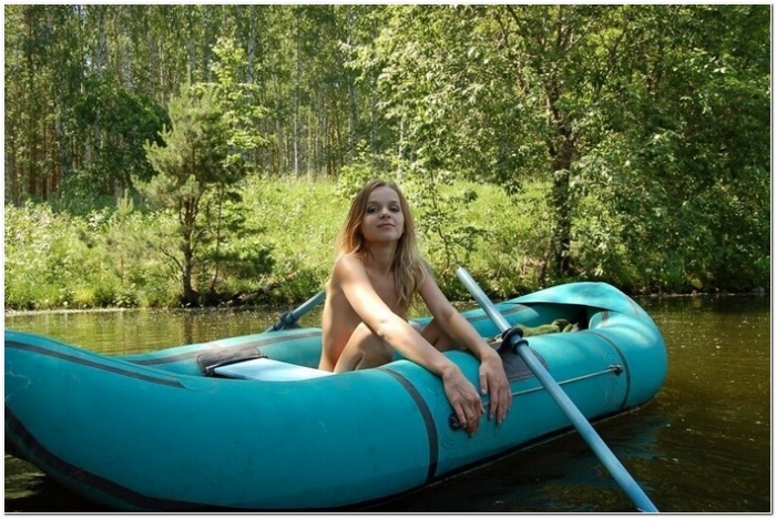 Голенькие на природе